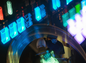 Foto: Weinbar gegenüber